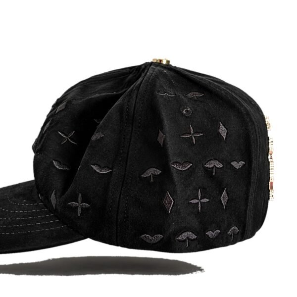 Gorra Urban 777 – Black & Gold